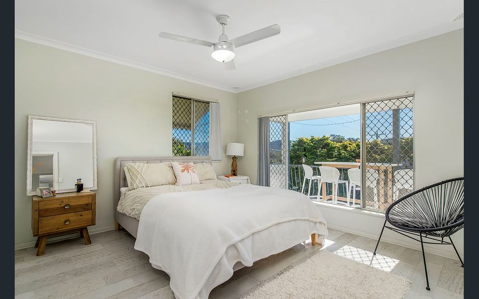 Crescent Escape Crescent Head