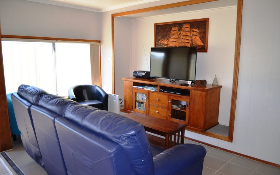 Kalinda Crescent Head