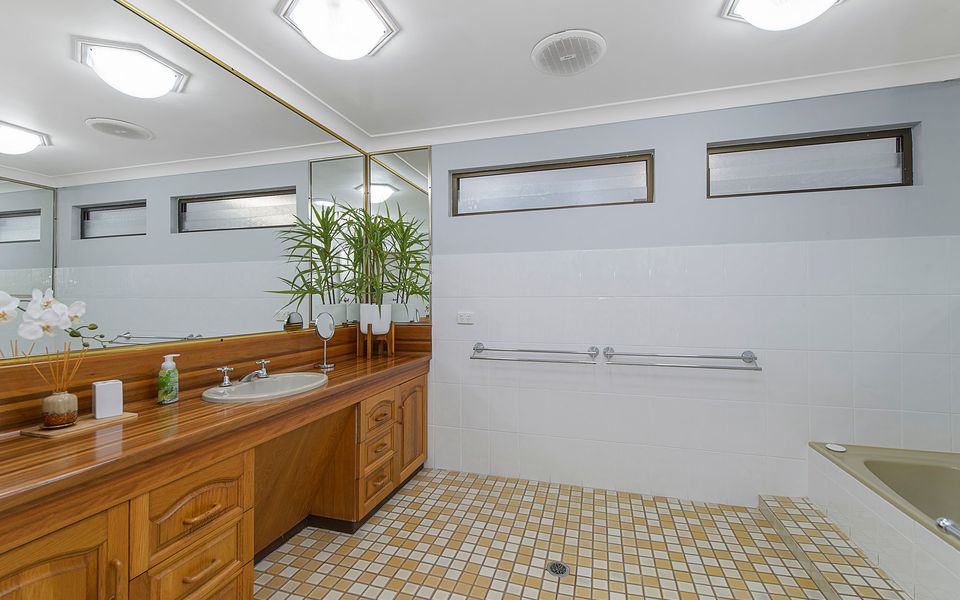 Malibu Crescent Head