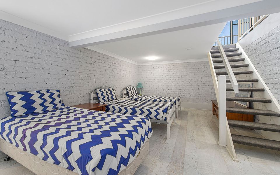 Malibu Crescent Head