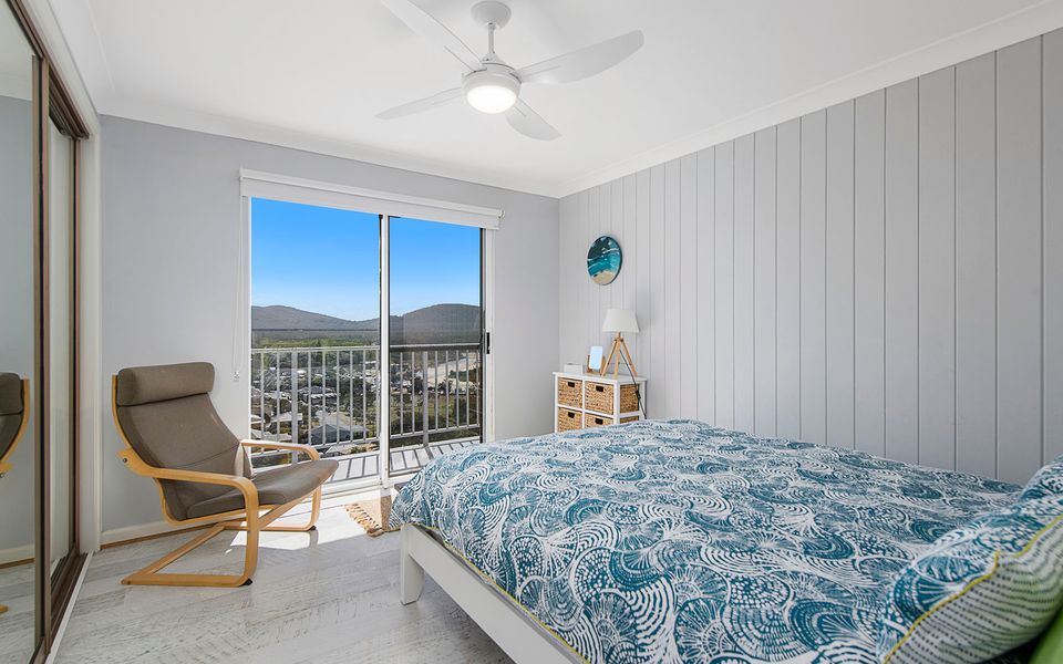 Malibu Crescent Head