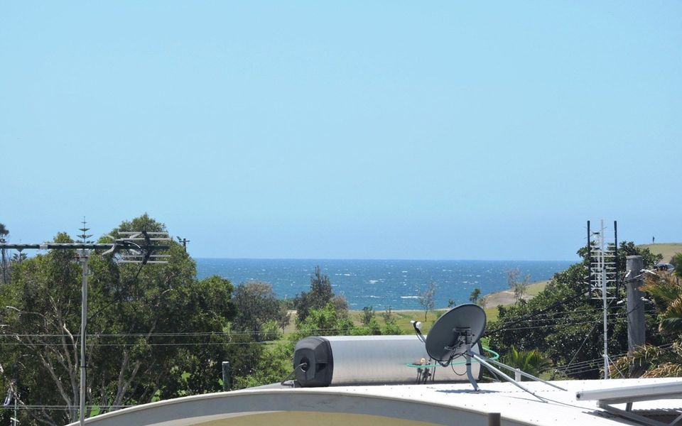 Oceans 12 Crescent Head