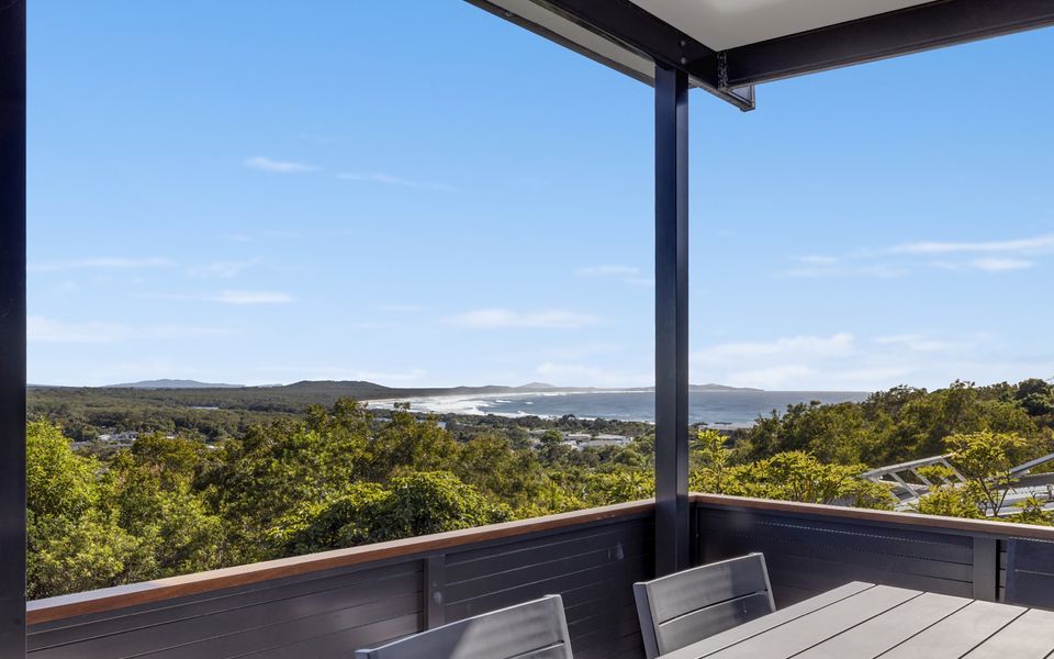 Bob’s Shout Crescent Head NSW 2440