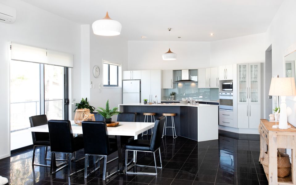 Mollymook Luxury Beachfront Apartment 10