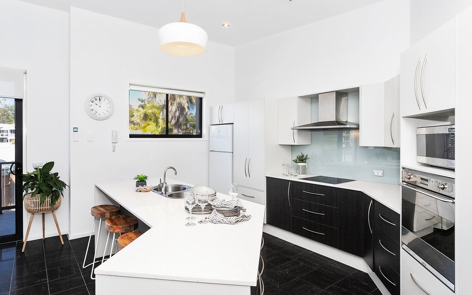 Mollymook Luxury Beachfront Apartment 10