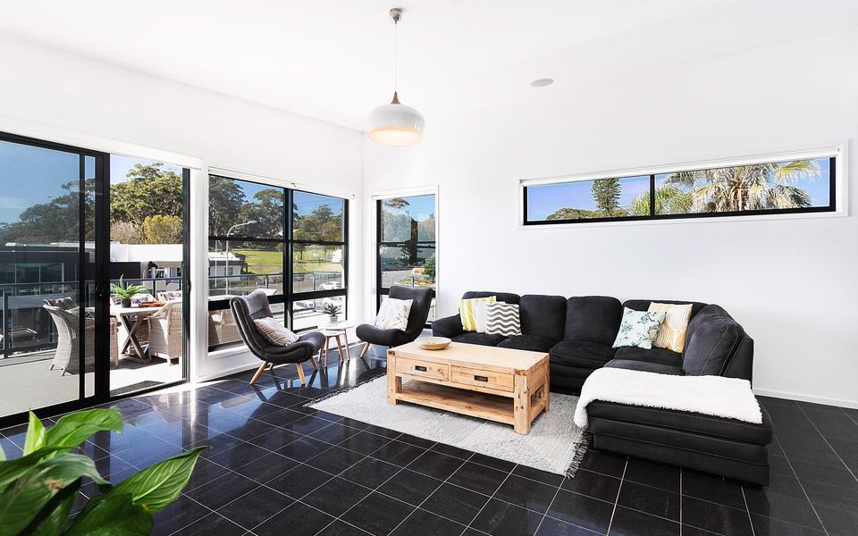 Mollymook Luxury Beachfront Apartment 10
