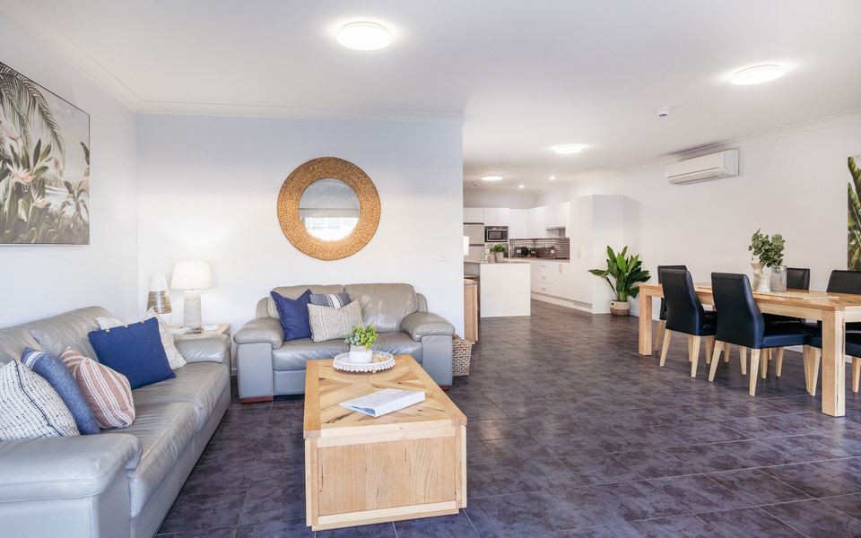 Mollymook Luxury Beachfront Apartment 3