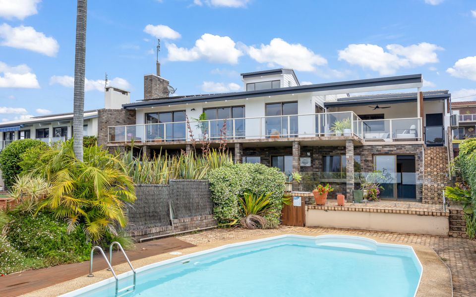 Banksia Beach House