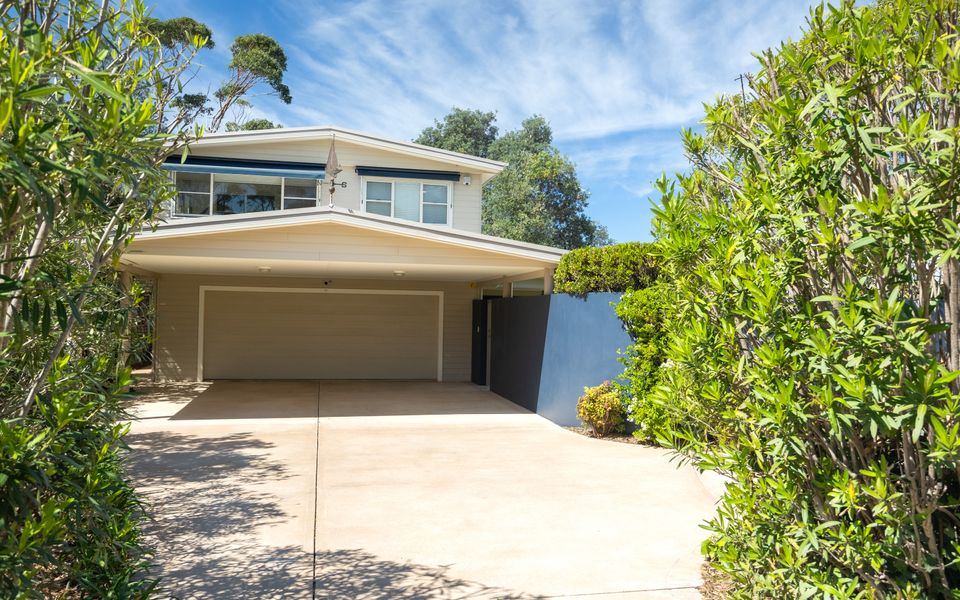Beachfront Bliss on Mollymook Beach