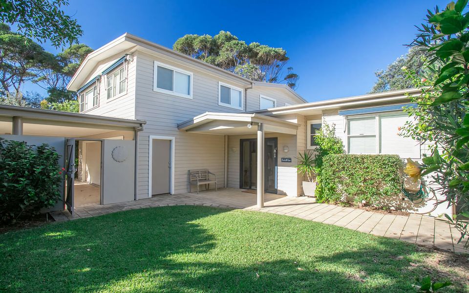 Beachfront Bliss on Mollymook Beach