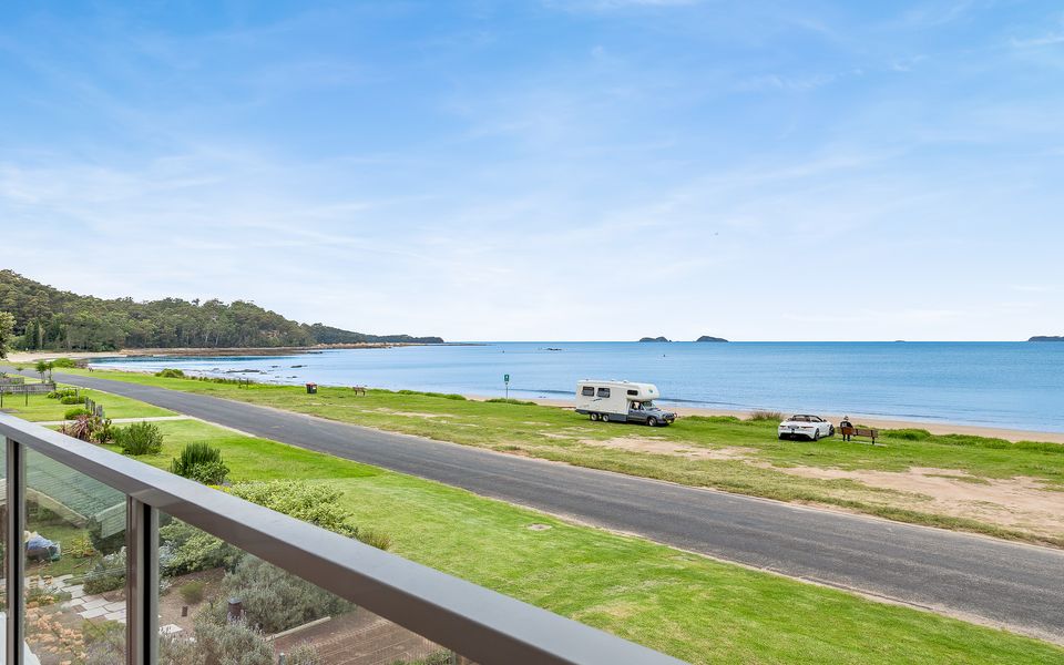 10 Bay Road, Long Beach