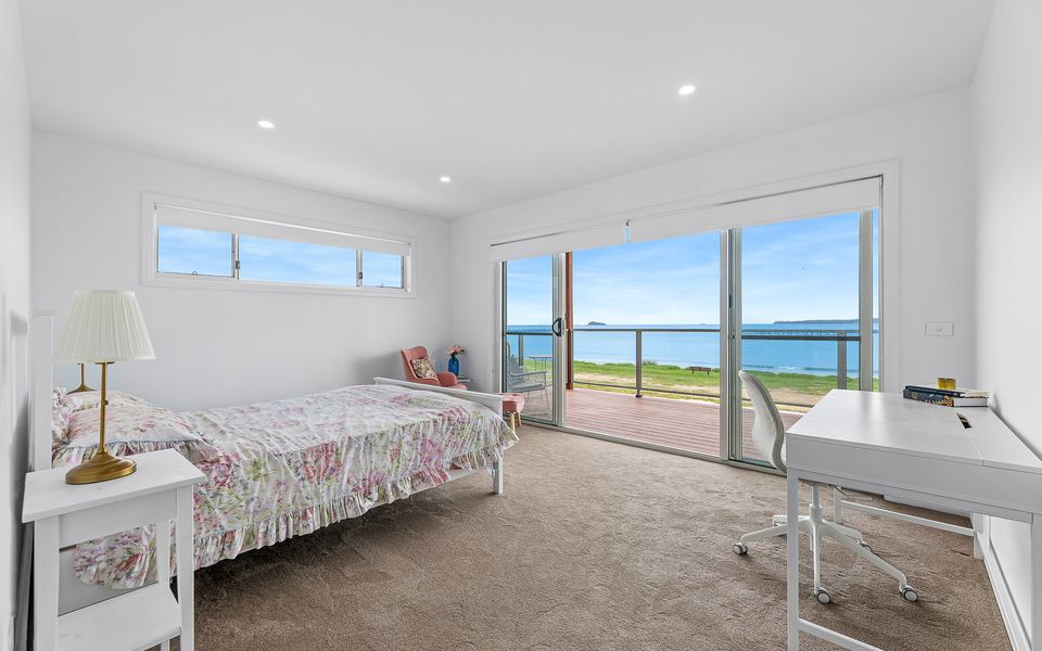 10 Bay Road, Long Beach