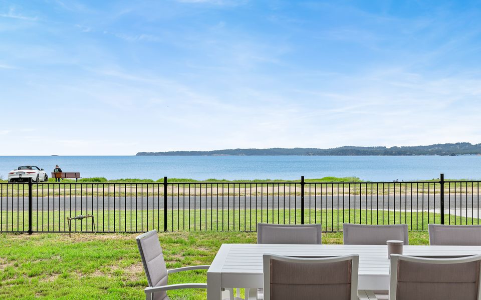 10 Bay Road, Long Beach