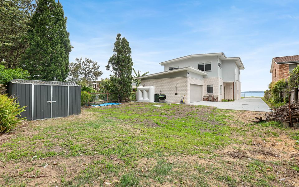 10 Bay Road, Long Beach
