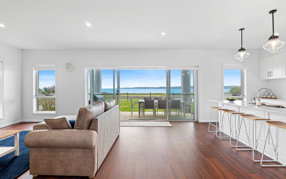 10 Bay Road, Long Beach