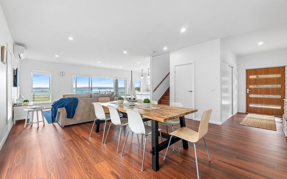 10 Bay Road, Long Beach