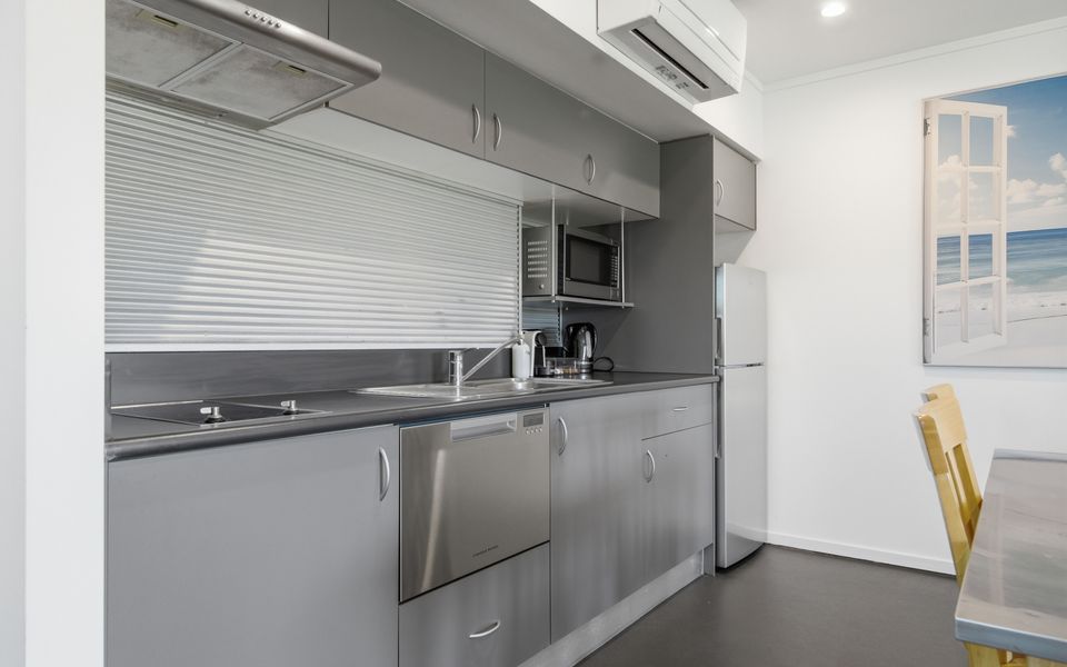Relaxing Coastal unit in Batehaven
