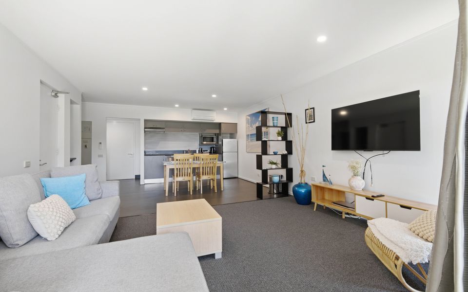 Relaxing Coastal unit in Batehaven