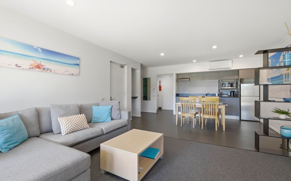 Relaxing Coastal unit in Batehaven