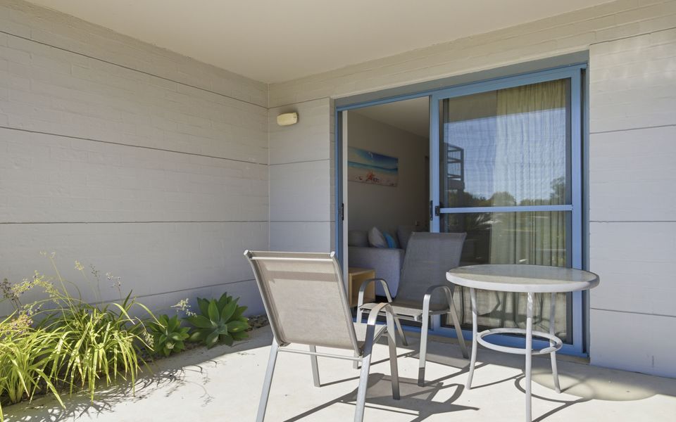 Relaxing Coastal unit in Batehaven