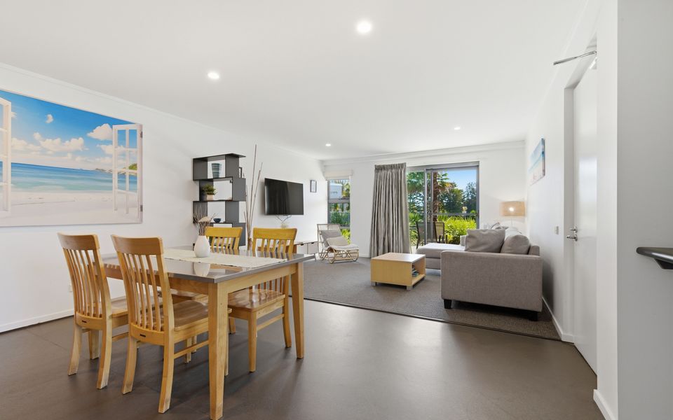 Relaxing Coastal unit in Batehaven