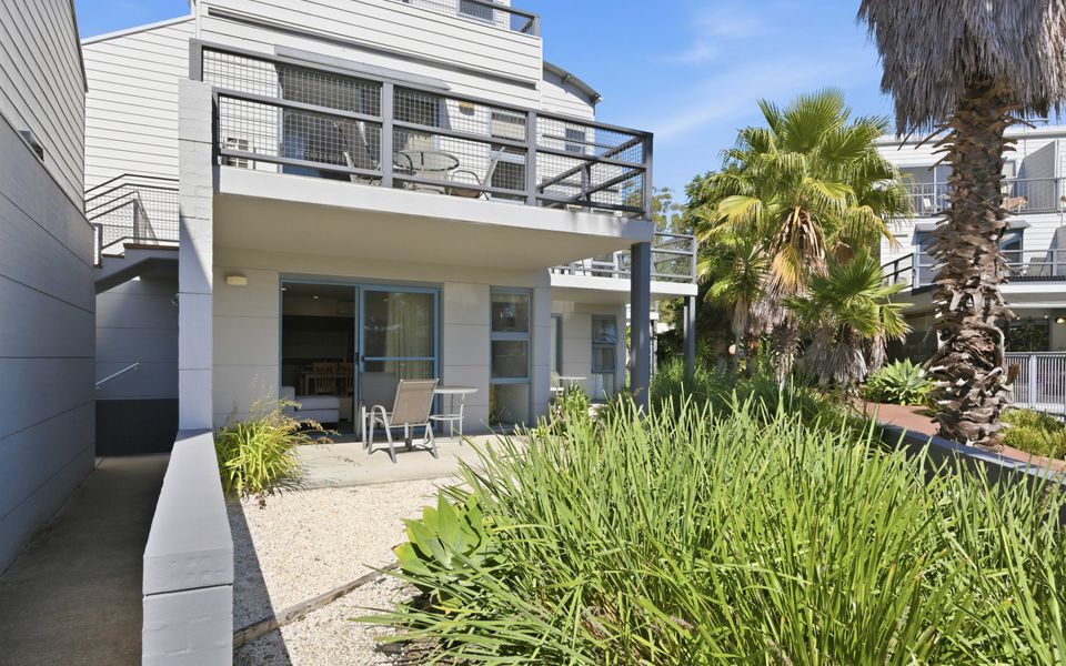 Relaxing Coastal unit in Batehaven