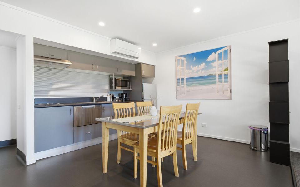 Relaxing Coastal unit in Batehaven
