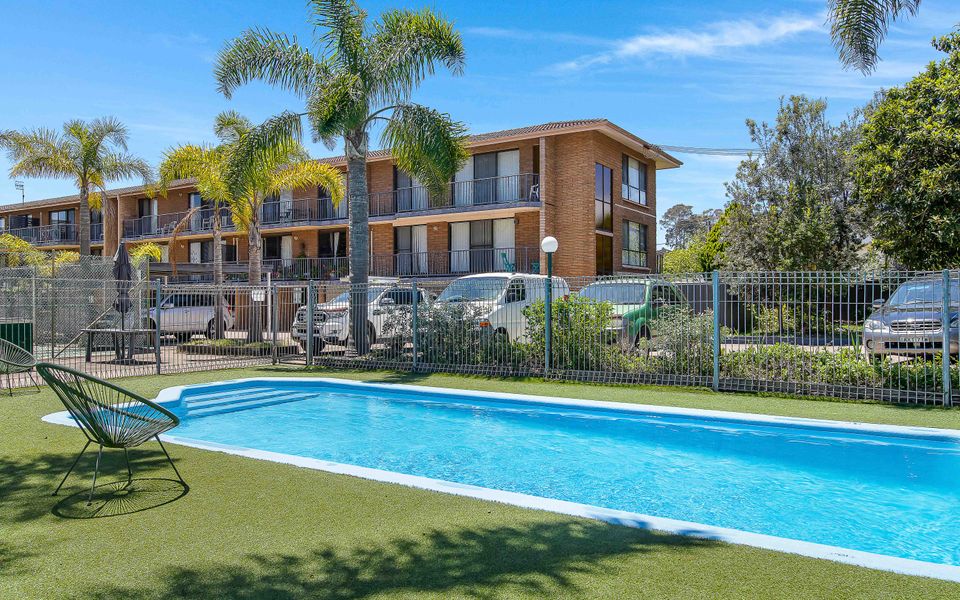 12/2-6 Matthew Parade, Batehaven