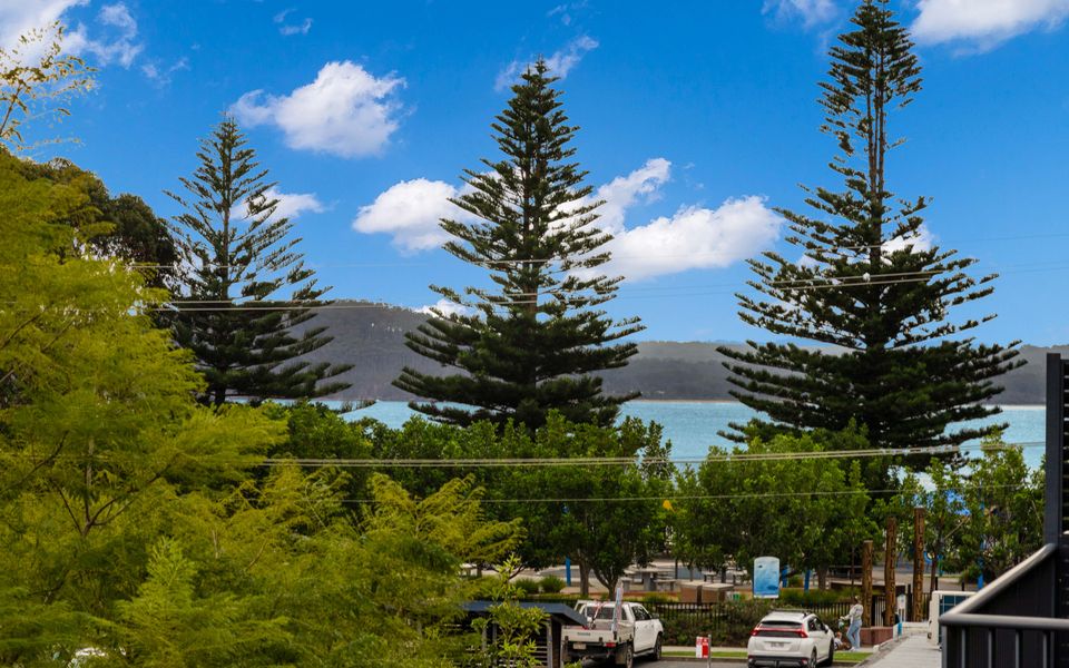 12/2-6 Matthew Parade, Batehaven