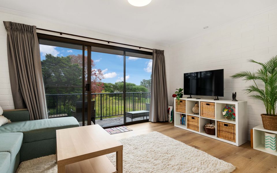 12/2-6 Matthew Parade, Batehaven