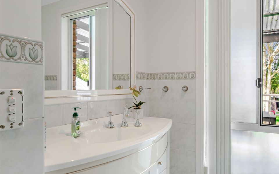 Northside Escape By The Pool