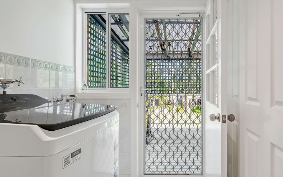 Northside Escape By The Pool