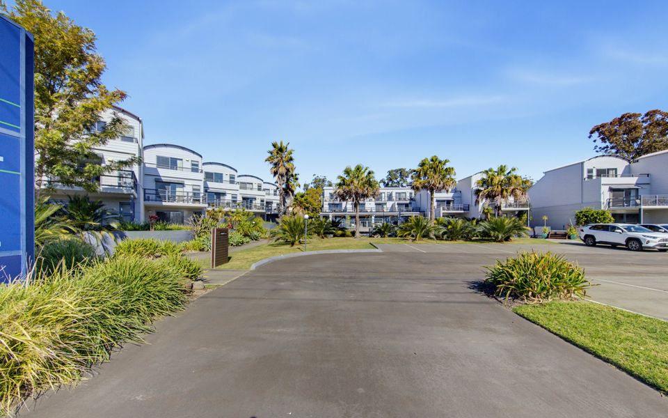 109-202-208 Beach Road, Batehaven