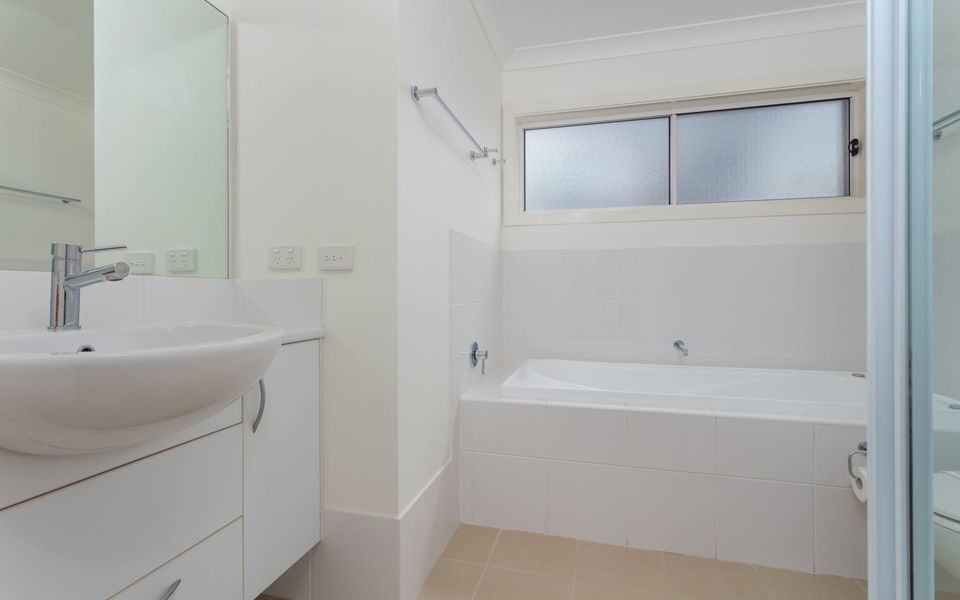 Beachfront Duplex on Denhams – PID-STRA-35842