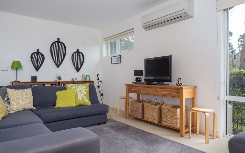 Beachfront Duplex on Denhams – PID-STRA-35842