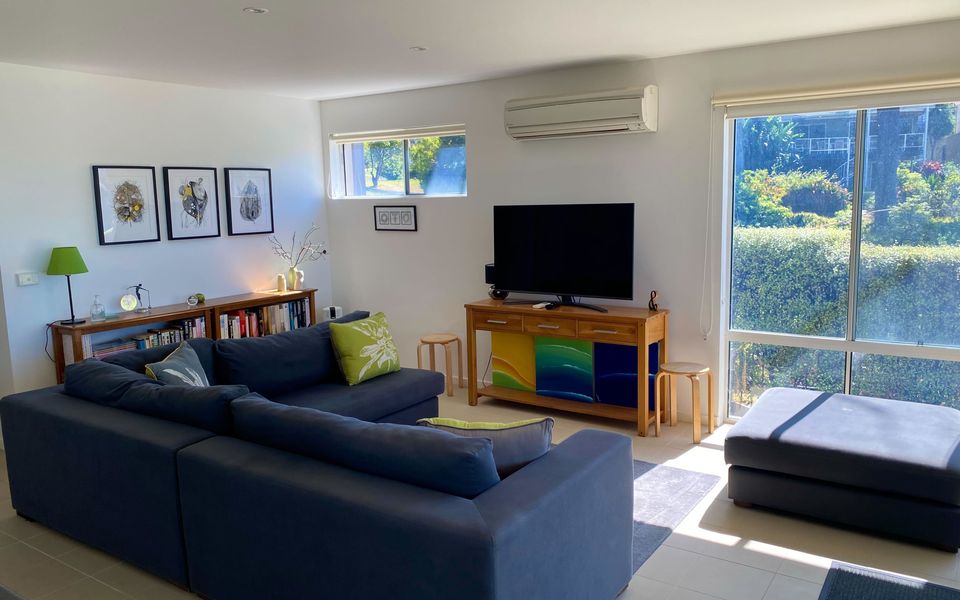 Beachfront Duplex on Denhams – PID-STRA-35842