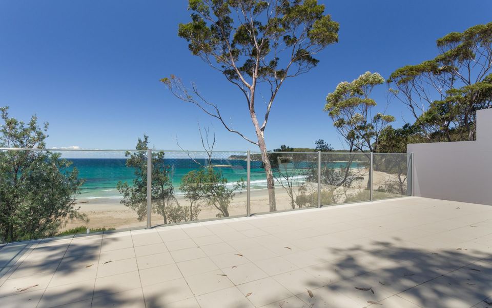 Beachfront Duplex on Denhams – PID-STRA-35842