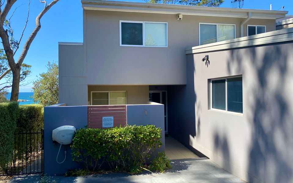 Beachfront Duplex on Denhams – PID-STRA-35842