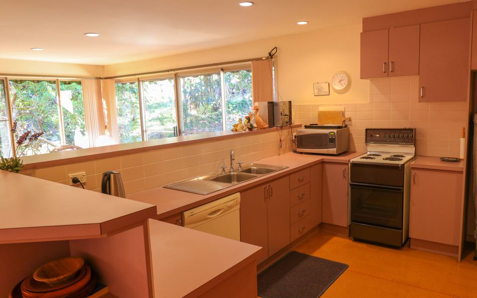 Leafy Long Beach Hideaway