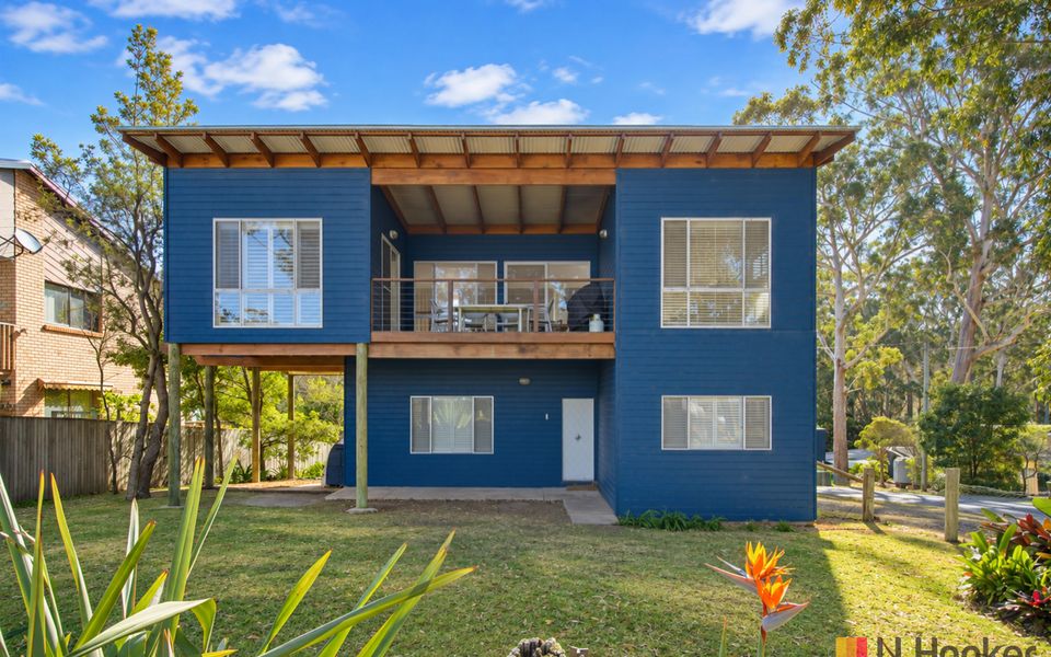The Blue House at Durras
