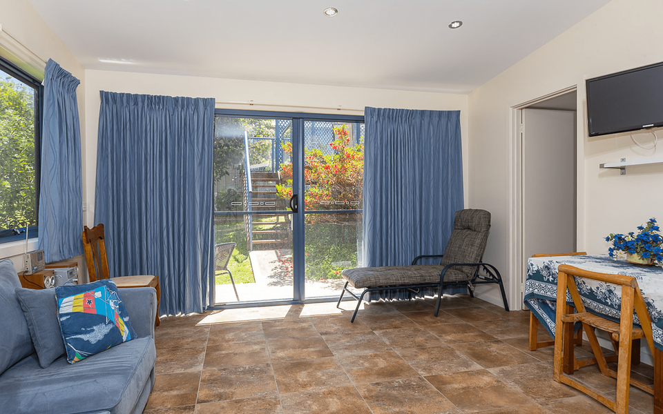 104 Tallawang Avenue, Malua Bay