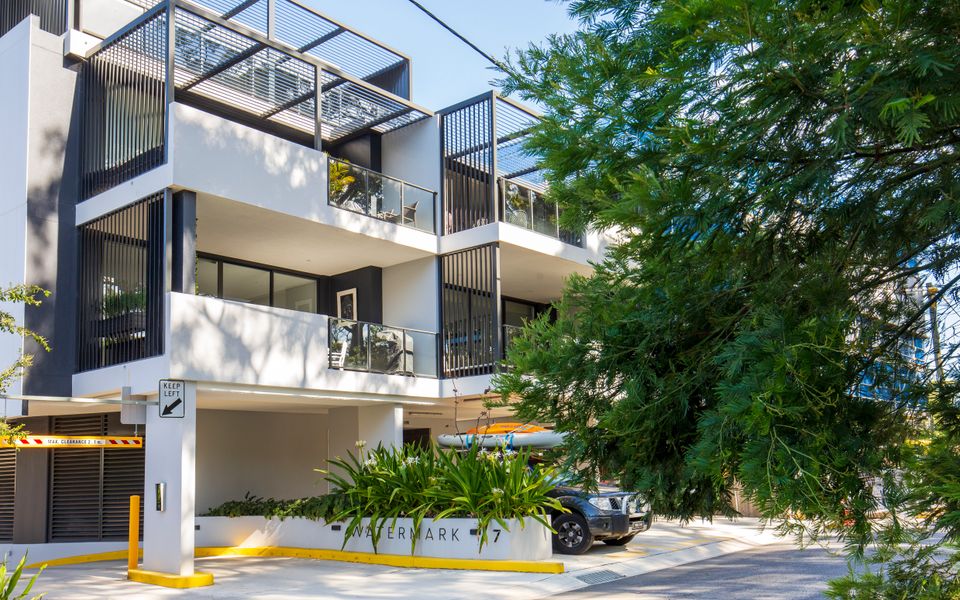 Obsidian Blue Huskisson