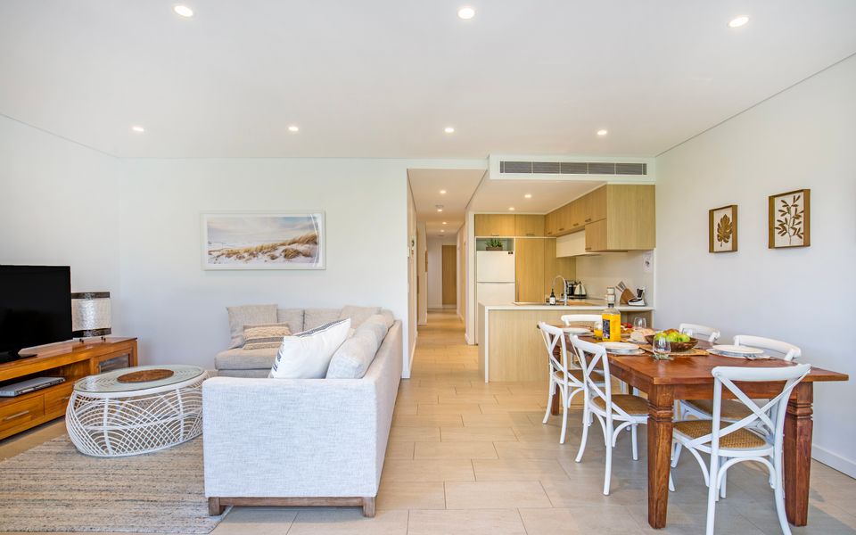 Latitude South Coast - huskisson accommodation living and dining room