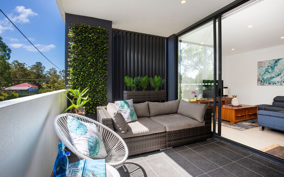 Latitude South Coast - huskisson accommodation front balcony with lounge