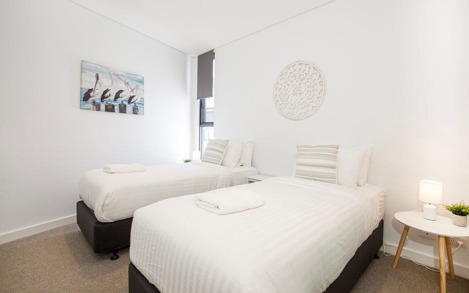 Obsidian Blue Huskisson