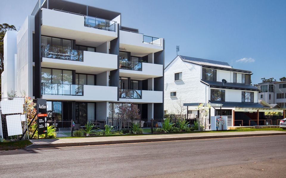 Obsidian Blue Huskisson