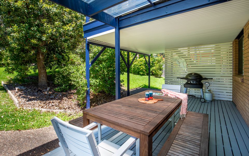 Latitude South Coast - jervis bay accommodation outdoor dining table