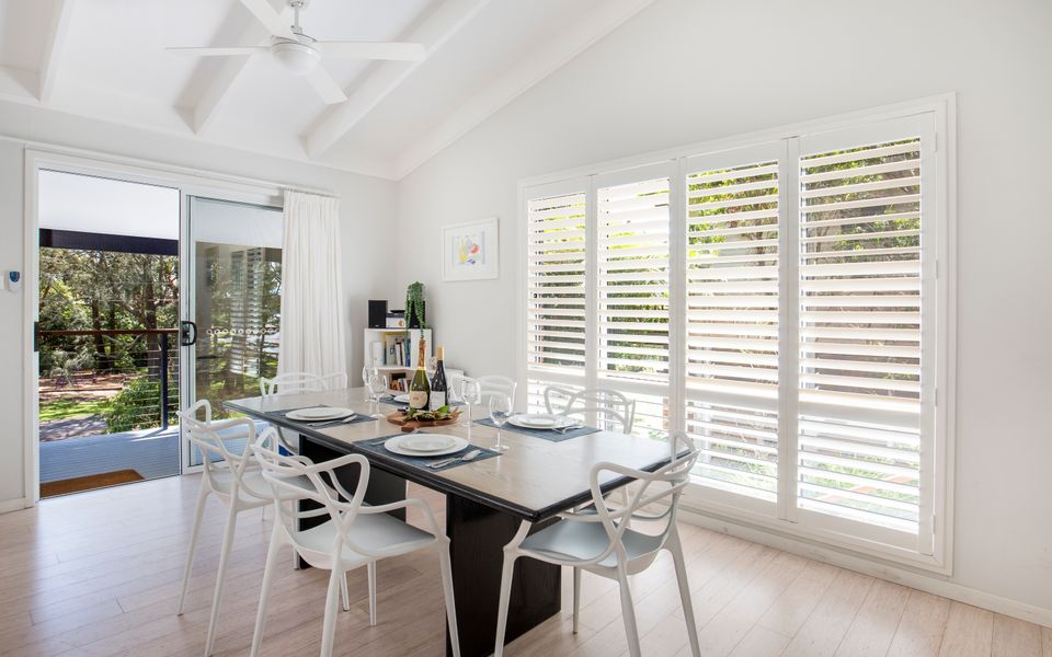 Latitude South Coast - jervis bay accommodation dining room table