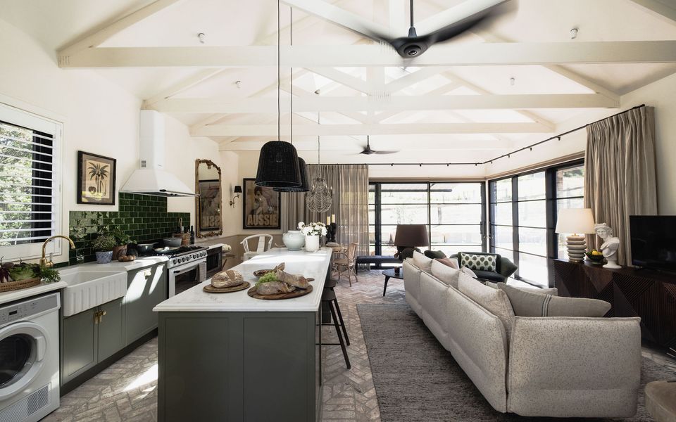 Latitude South Coast - south coast holiday accommodation kitchen and living room