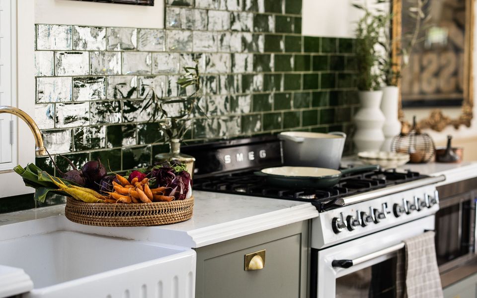 Latitude South Coast - south coast holiday accommodation oven in kitchen